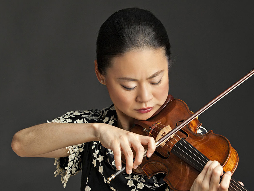 woman playing violin