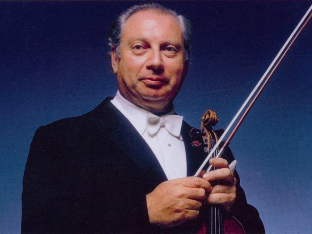 Photo of Isaac Stern holding his violin