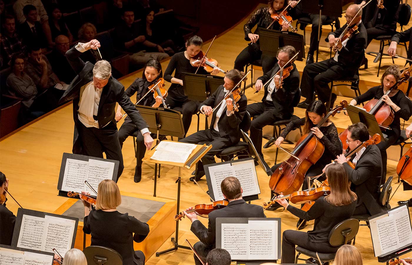 Photo of Michael Stern conducting the Kansas City Symphony in Helzberg Hall