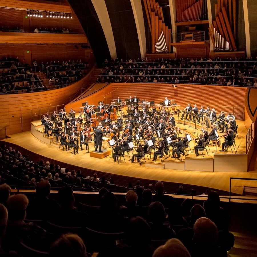 Photo of the Kansas City Symphony performing in Helzberg Hall to a full house