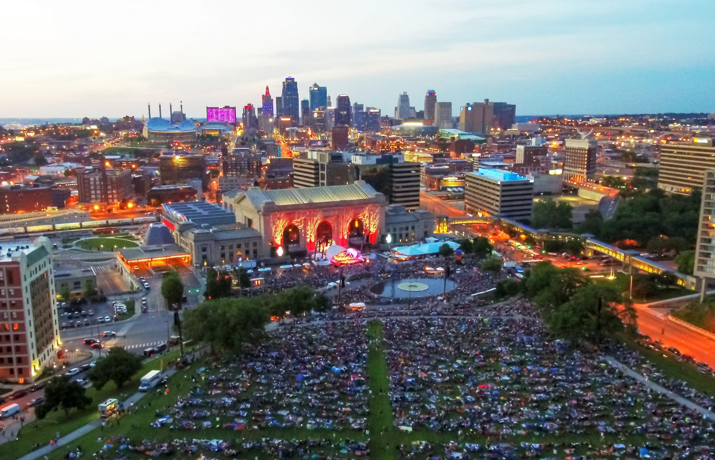 Photo of Union Station with thousands of people on the lawn of the WWI memorial at the Bank of America Celebration at the Station presented by the Kansas City Symphony